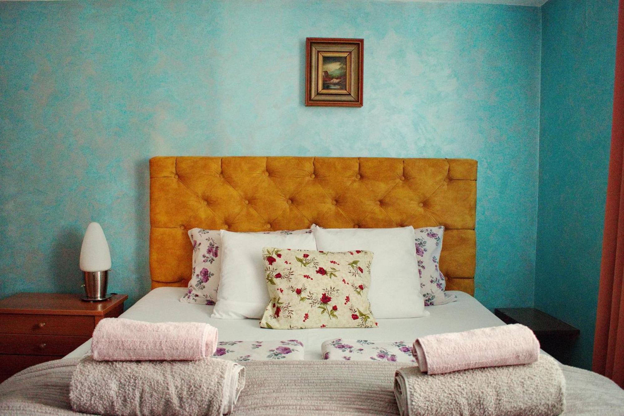 Marilyn Apartments Szendrő Kültér fotó